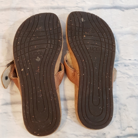 Ugg sandals size 5 - Picture 3 of 5